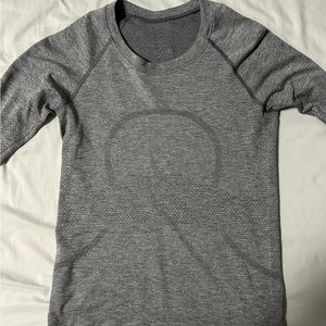 Lululemon - Swiftly Tech long sleeve